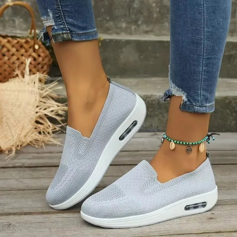 Tênis Ortopédico Feminino Slip-On com Plataforma – Conforto e Estilo Respirável